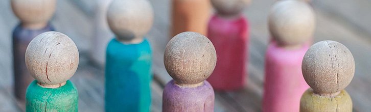 Bunte Holzspielfiguren